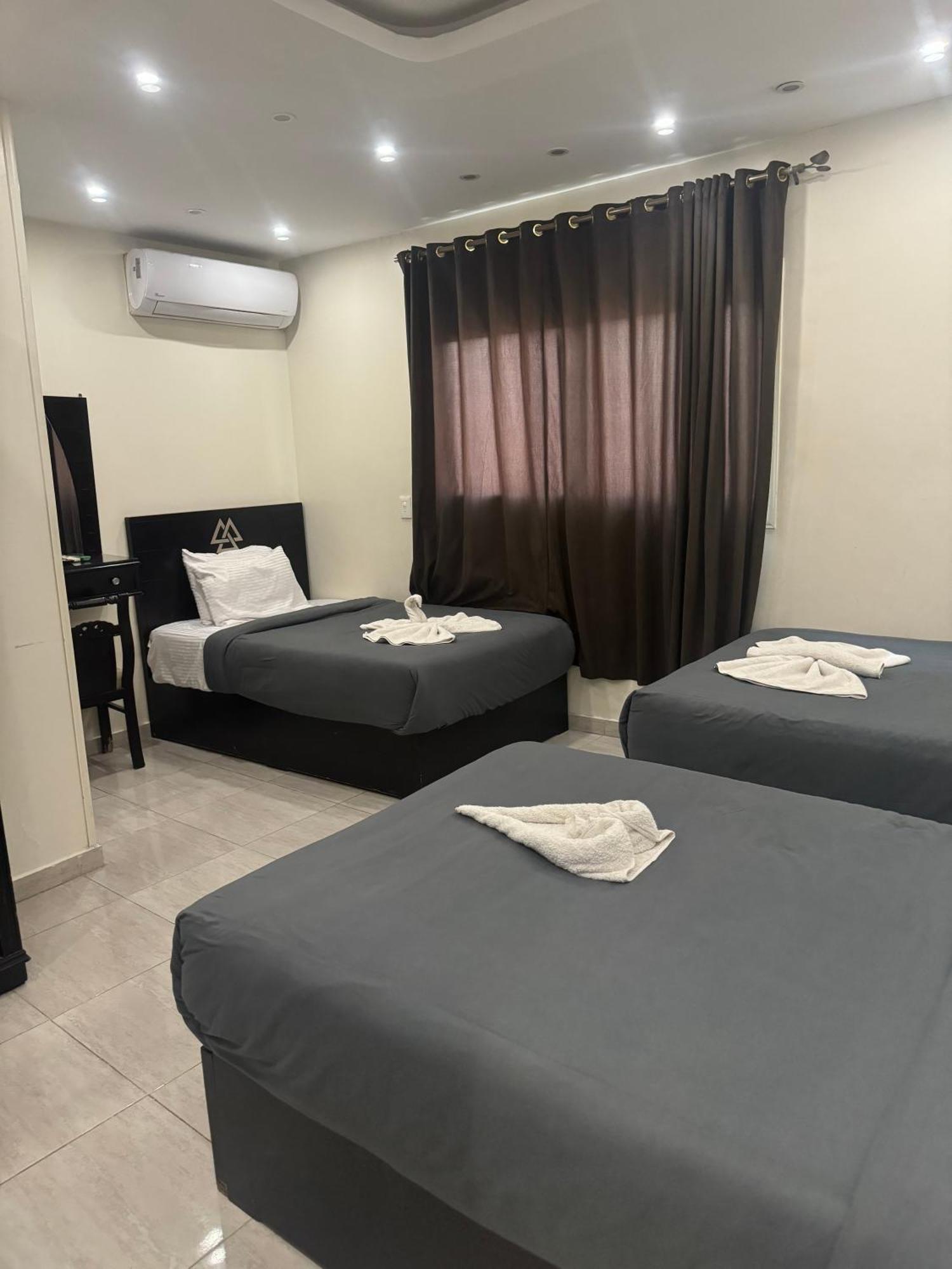 Pyramids And Sphinx Hotel Kafret el-Gabal Exterior foto