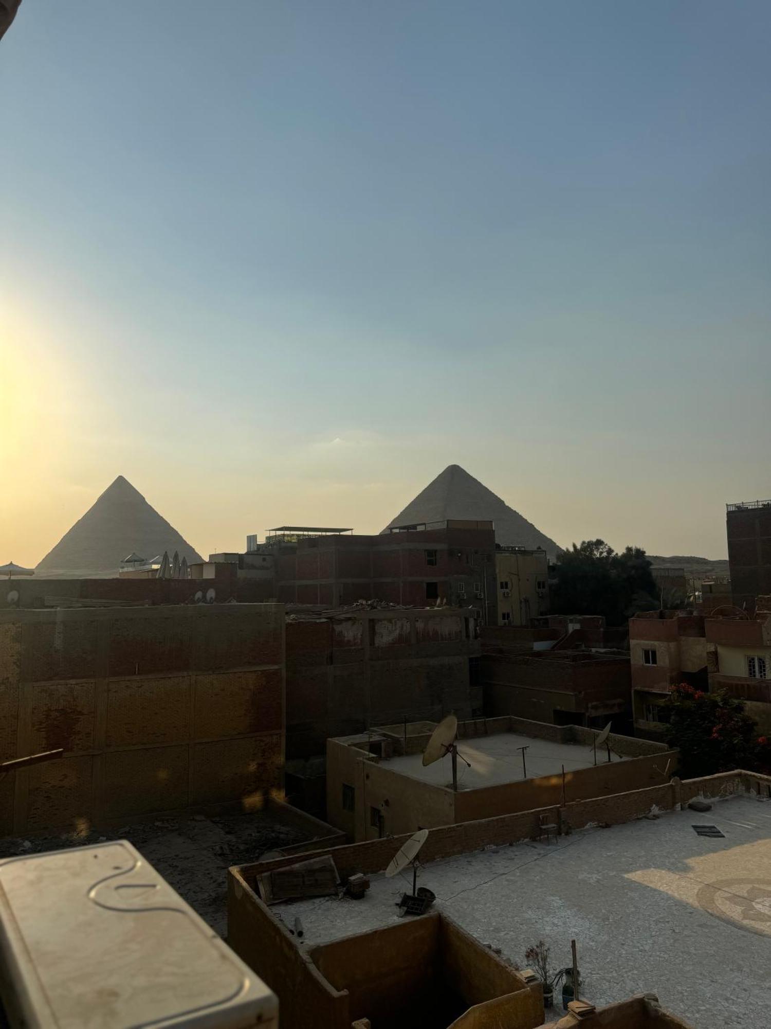 Pyramids And Sphinx Hotel Kafret el-Gabal Exterior foto