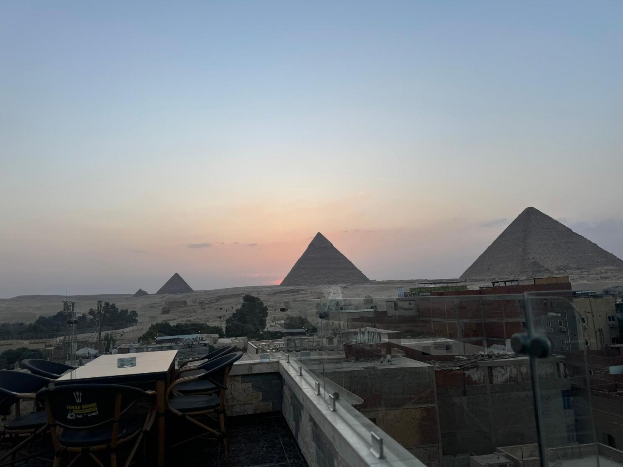 Pyramids And Sphinx Hotel Kafret el-Gabal Exterior foto