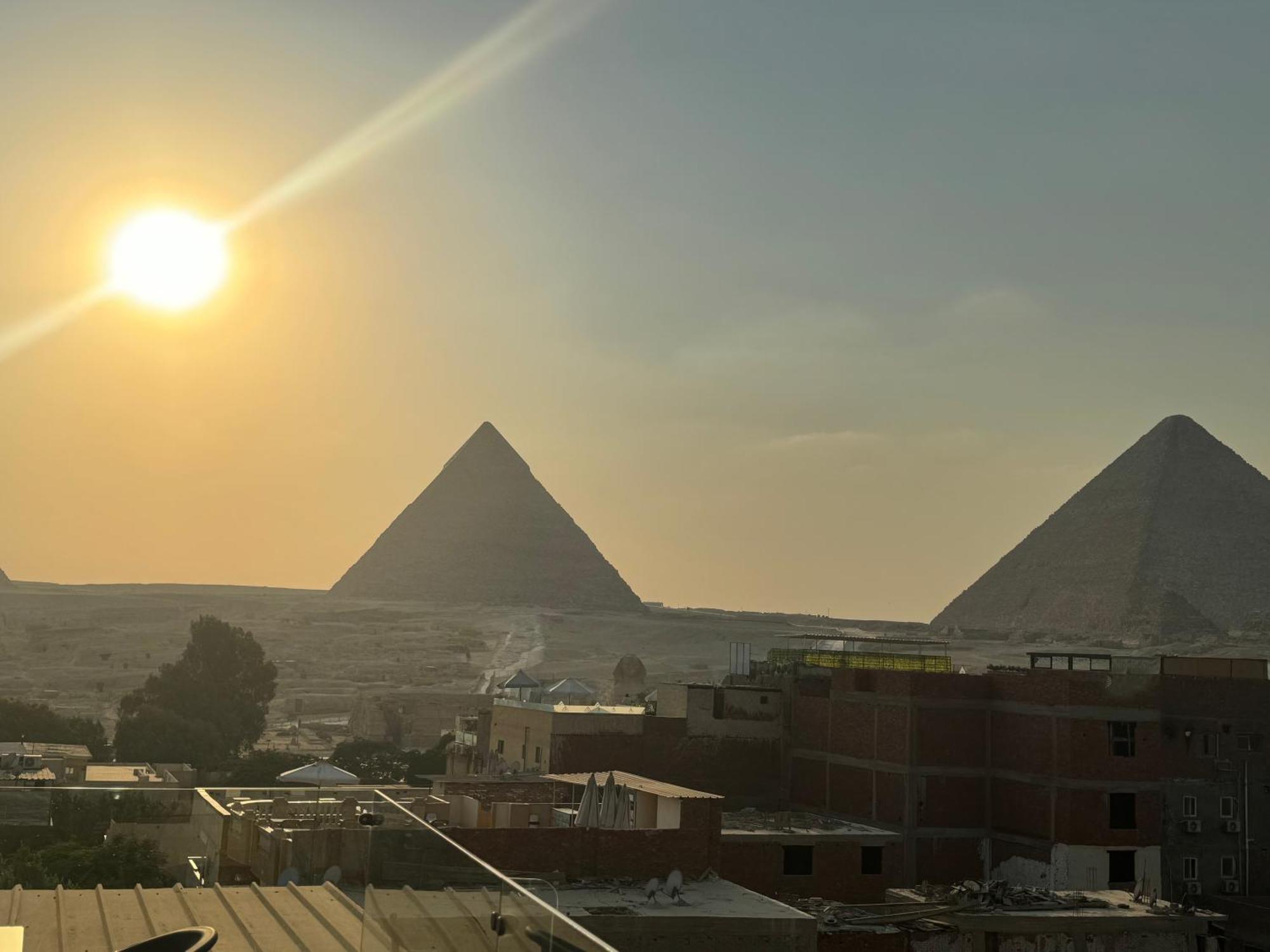 Pyramids And Sphinx Hotel Kafret el-Gabal Exterior foto