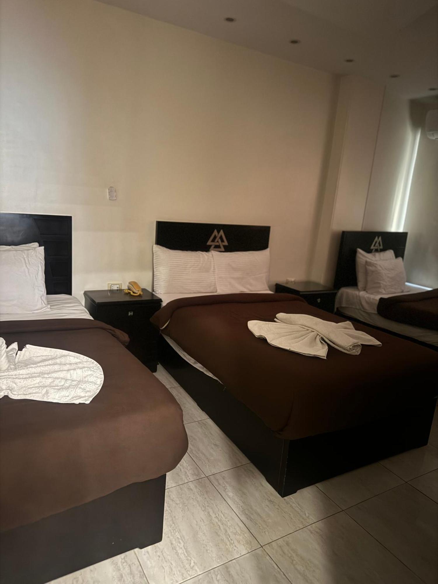 Pyramids And Sphinx Hotel Kafret el-Gabal Exterior foto