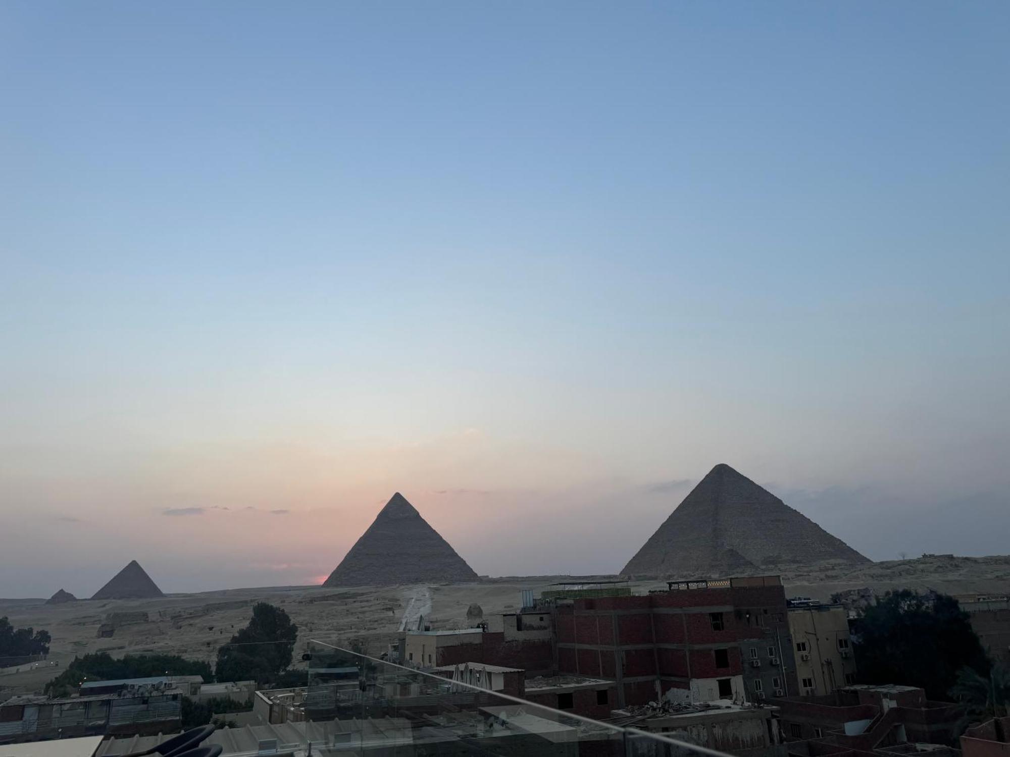 Pyramids And Sphinx Hotel Kafret el-Gabal Exterior foto