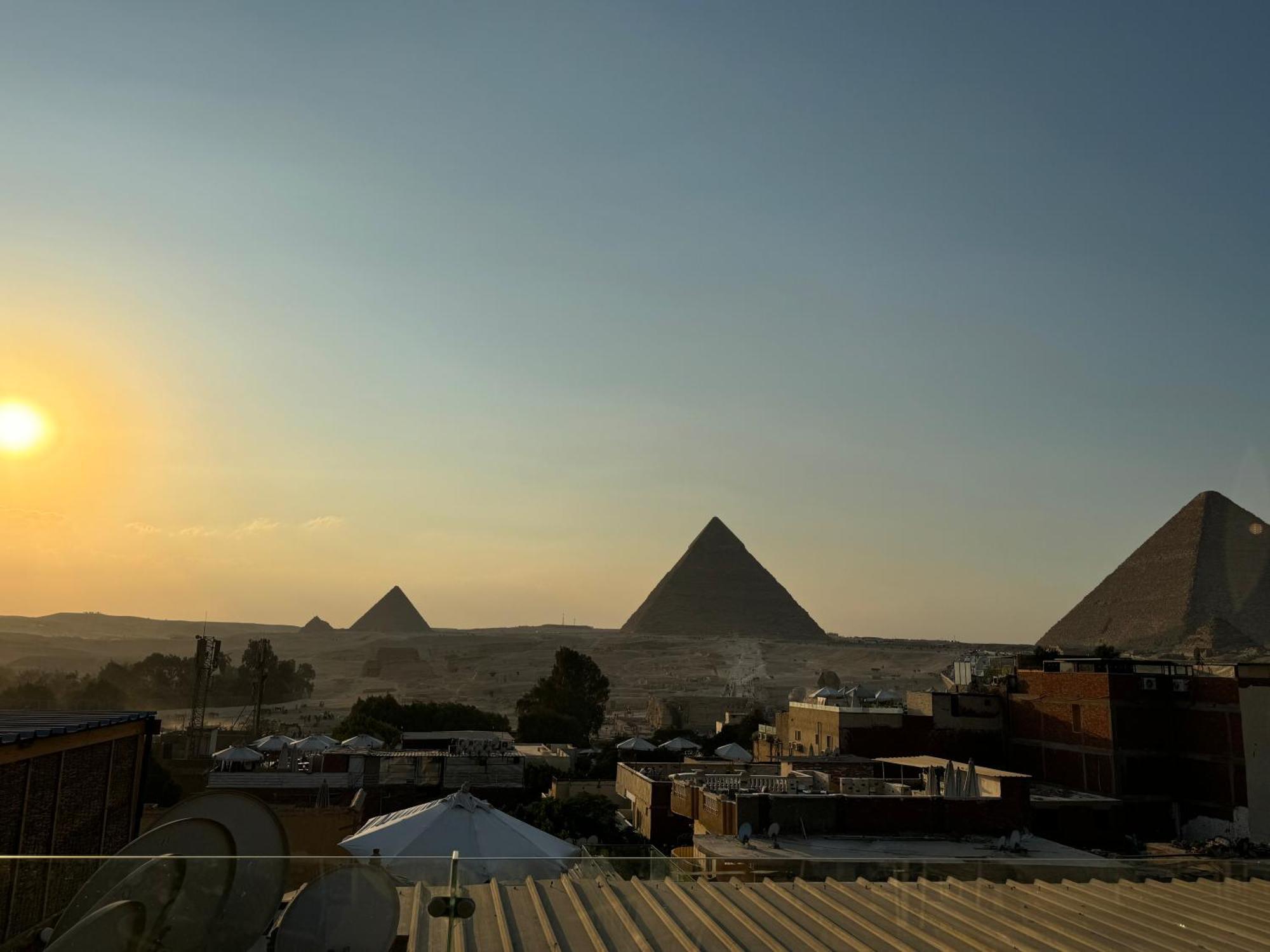 Pyramids And Sphinx Hotel Kafret el-Gabal Exterior foto
